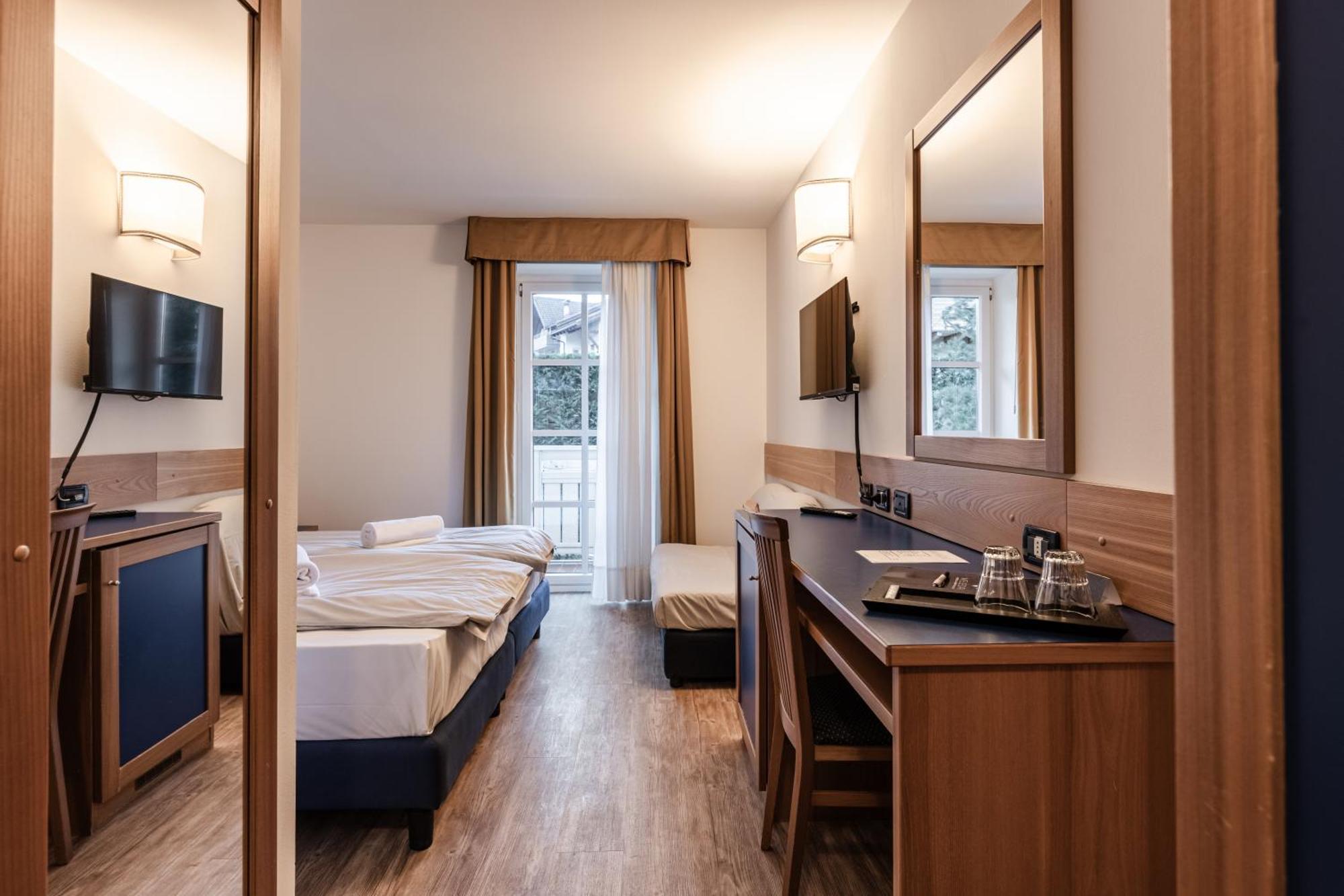 Hotel Garni Meledrio Dimaro Luaran gambar