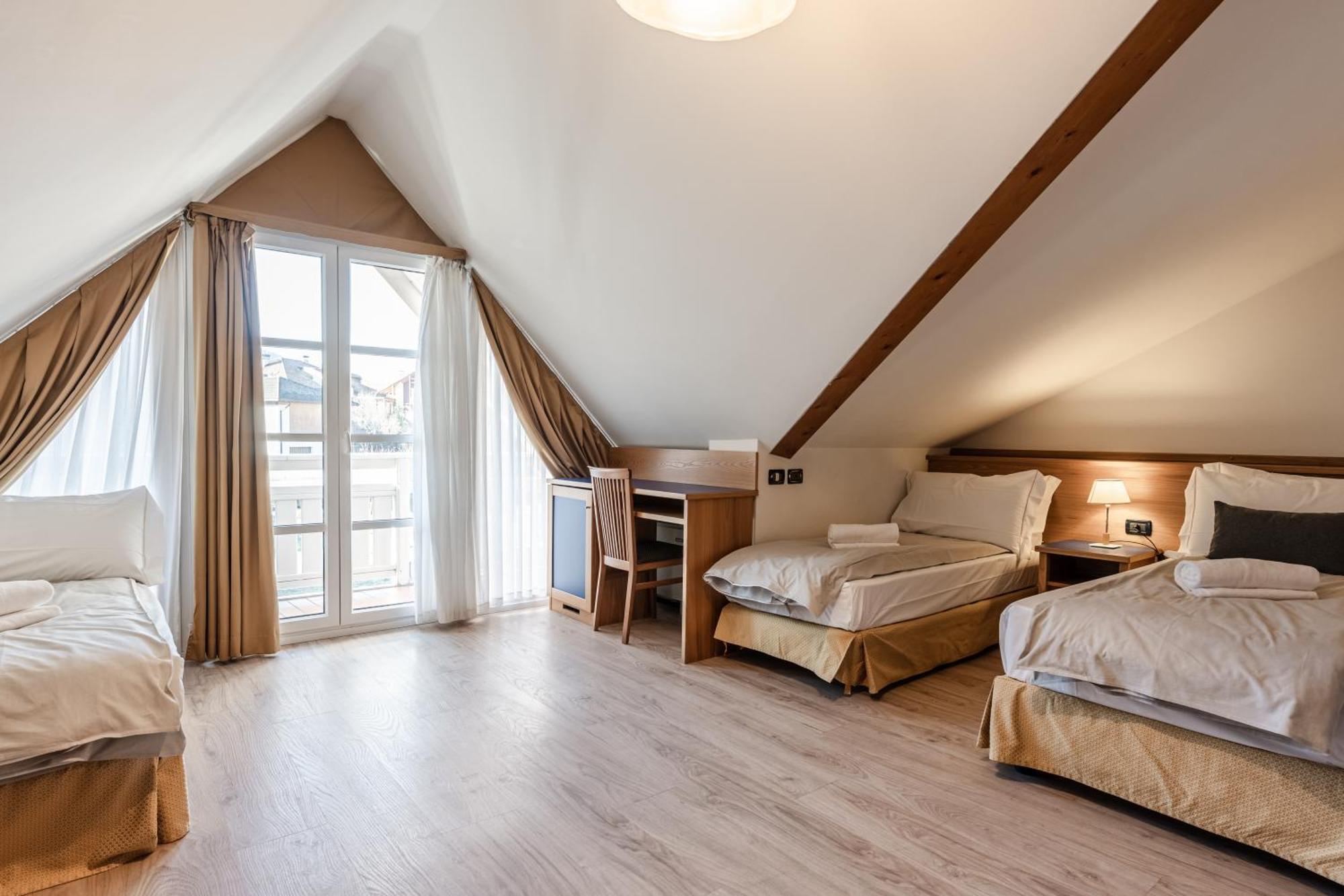 Hotel Garni Meledrio Dimaro Luaran gambar
