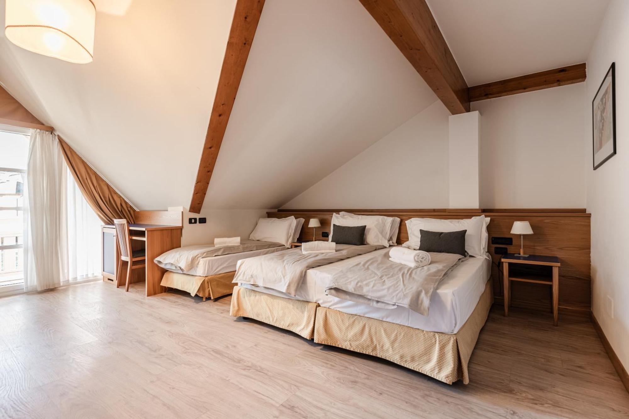 Hotel Garni Meledrio Dimaro Luaran gambar